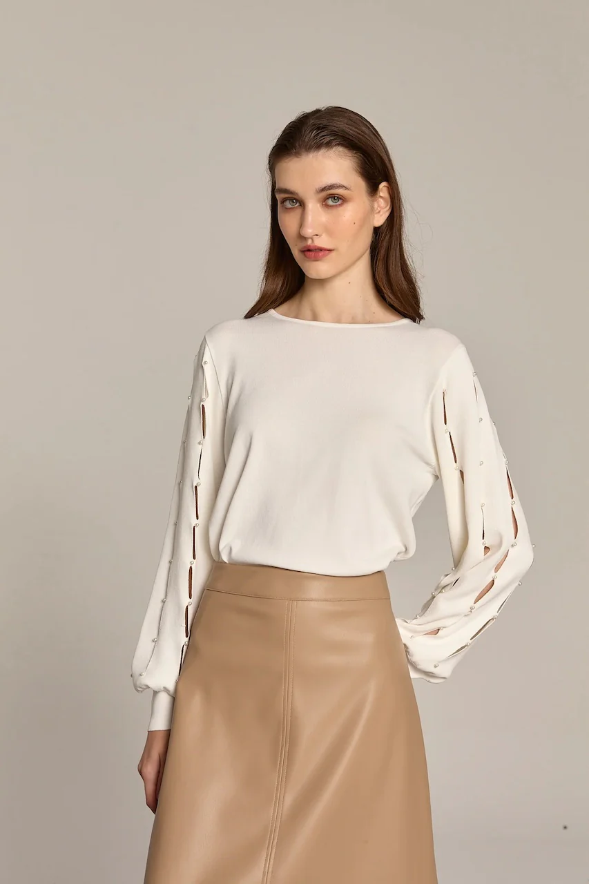 Le haut à manches fendues et perles Marina V. | FW25-122